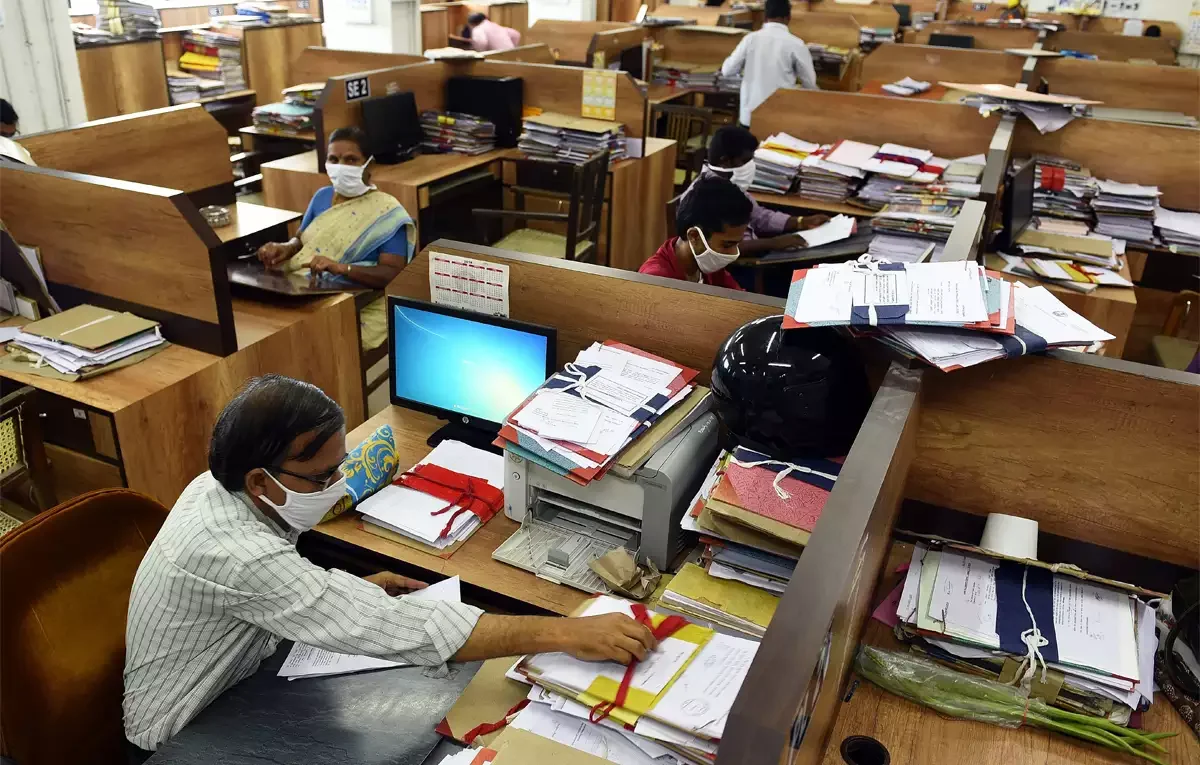 Retirement Age Change: There will be a change in the retirement age of central employees? Modi government minister gave important information Employees Retirement Age changes swipse